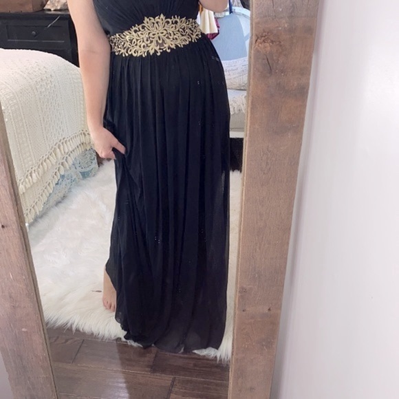 Cachet black Roman halter style maxi formal gown size 4 - Picture 2 of 9